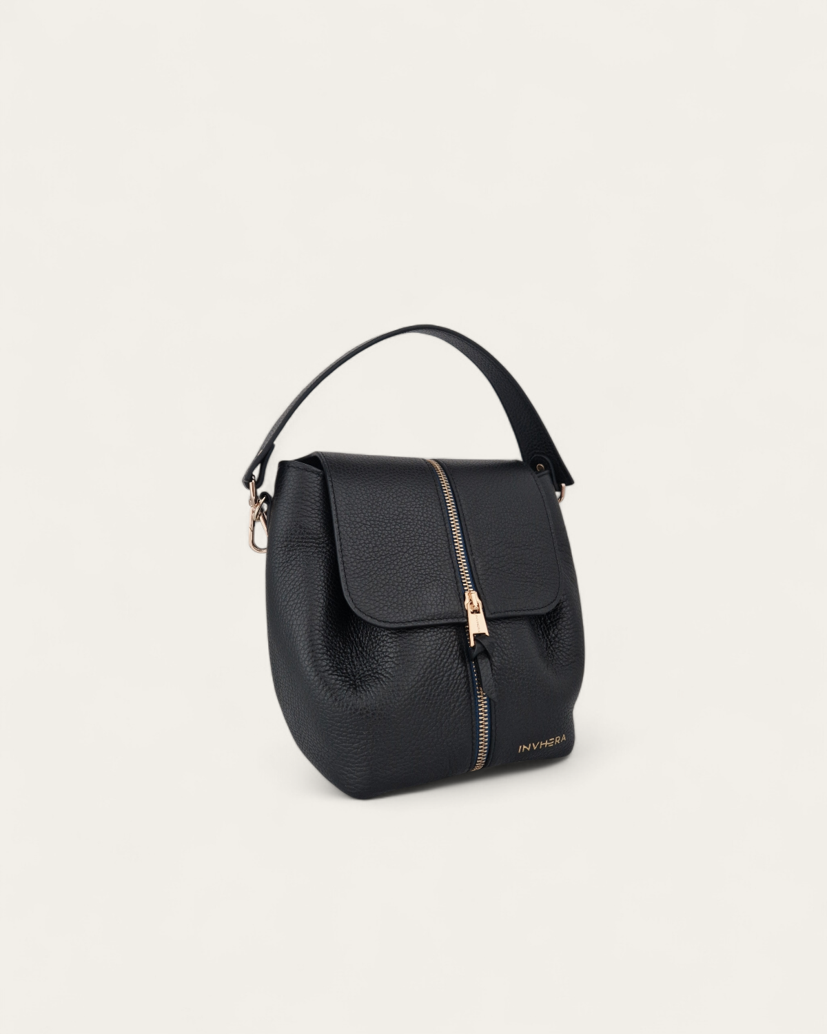 sac à main en cuir noir Invhera forme boule avec une fermeture centrale au milieu